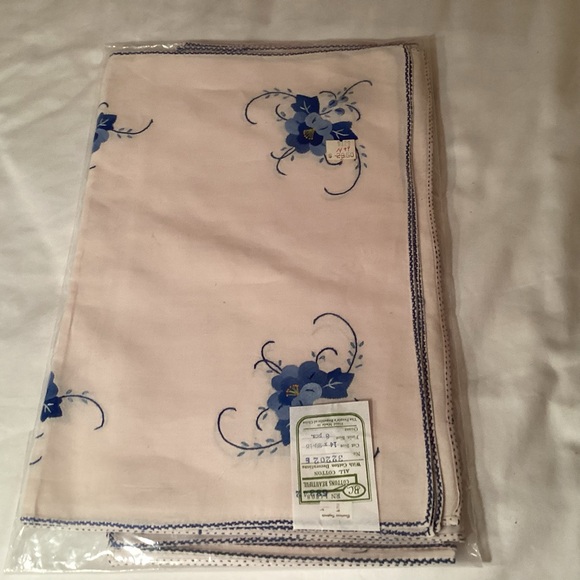 Elegant Vintage Blue Floral appliquéd Table Napkins & Placemats Set of 8 total - Picture 6 of 7